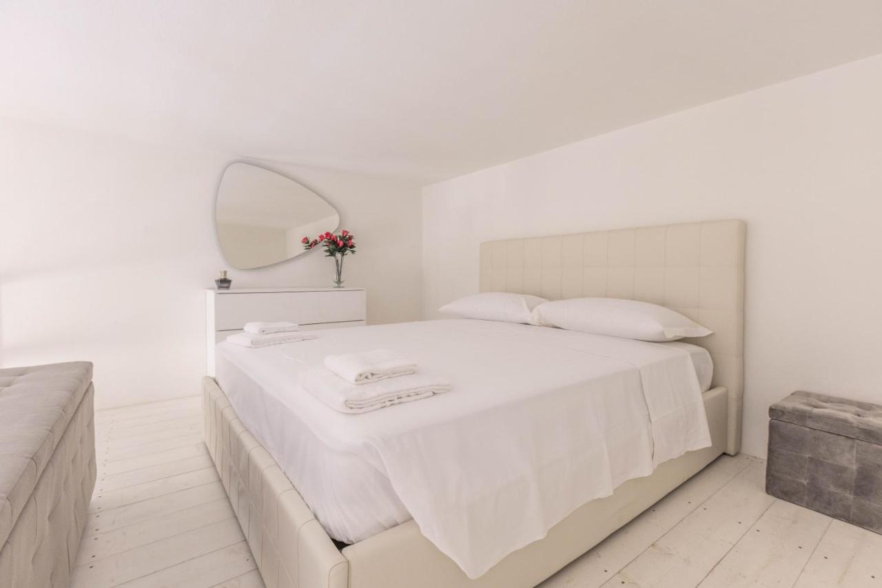 Ubaldini House, By Short Holidays Apartment *